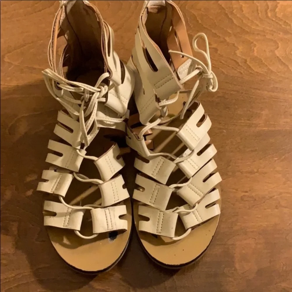 J. crew cream colored sandals 👡‎ size 6